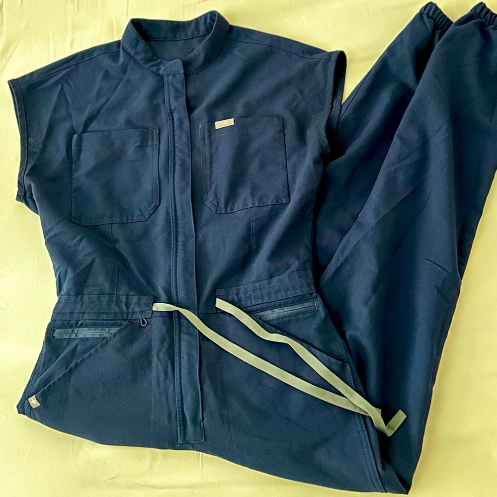 XS Figs Navy Jumpsuit! Only worn 3x due to scrub color change to grey at work